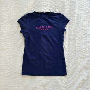 WAY NOR Youth Navy Blue “North Cape” Youth Size M 95% Cotton Norway Souvenir D51